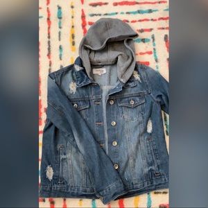 Cute jean jacket, size medium! like new condition.